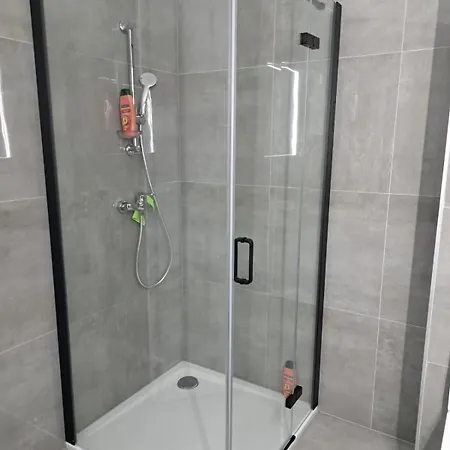 Eis Apartman *