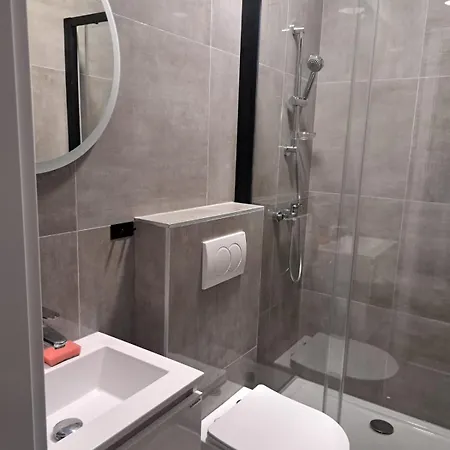 Eis Apartman *