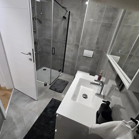 Eis * Brodarica (Sibenik-Knin)