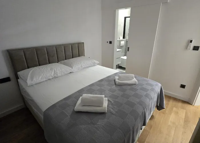 Eis * Brodarica (Sibenik-Knin)