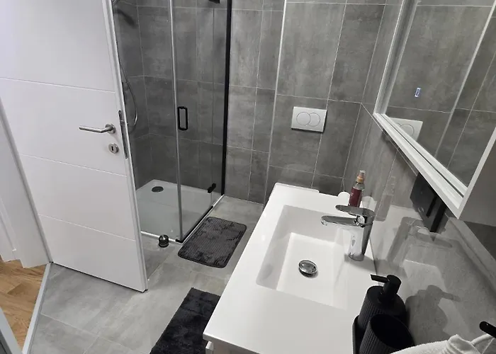 Eis * Brodarica (Sibenik-Knin)